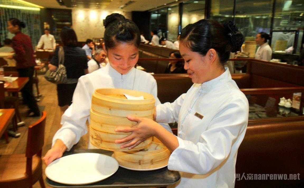 16歲女孩飯店打工20天，結(jié)算工資時卻欠老板195元|餐飲界