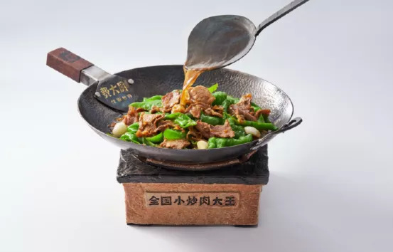 一盤辣椒炒肉，能撐起費大廚的“出湘記”嗎？